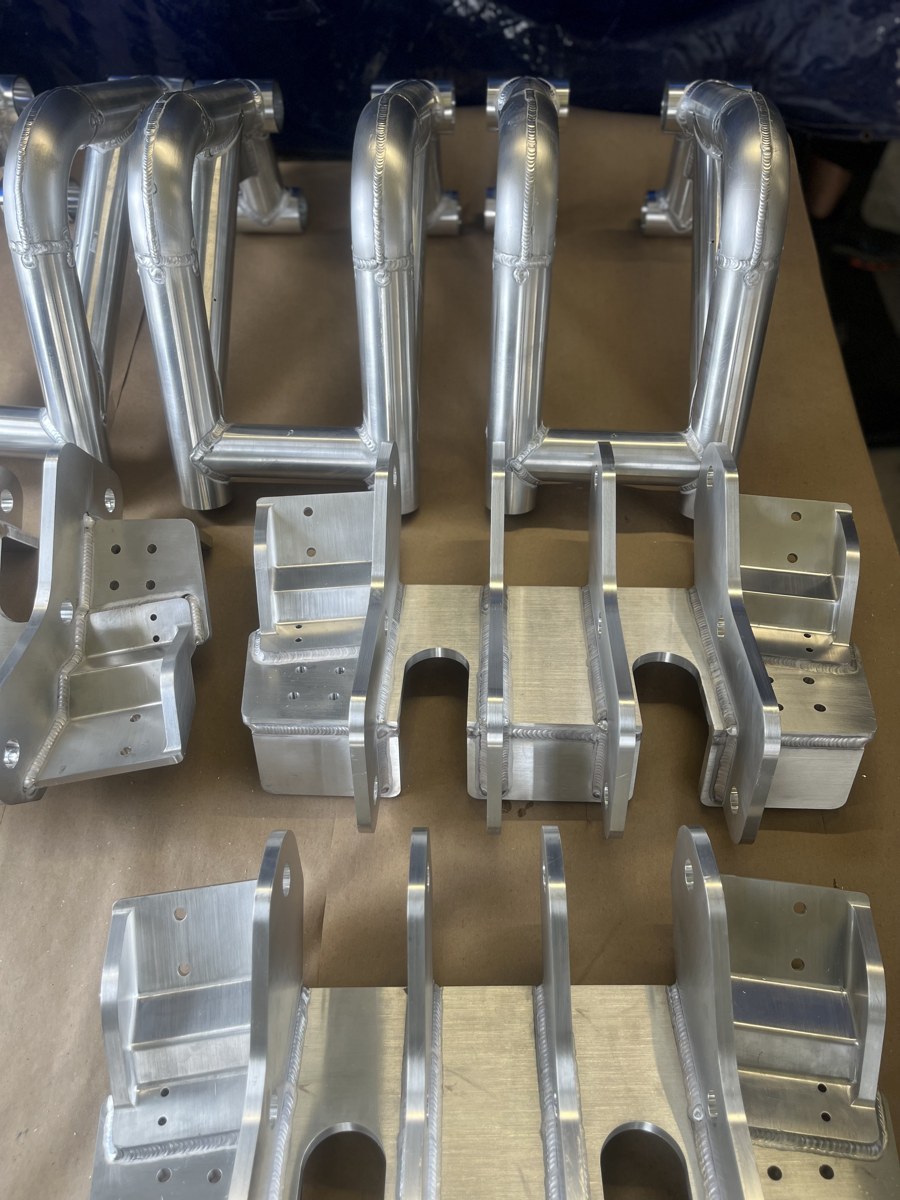 Repeat welded tube assemblies with mounting brackets
